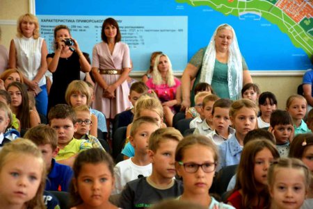 Одесский городской голова вручил первоклашкам подарки к школе