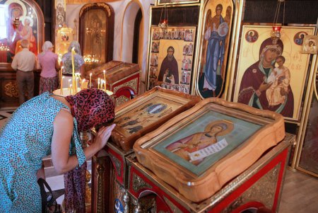 Одесситы празднуют Яблочный Спас (фоторепортаж)