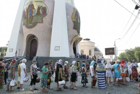 Одесситы празднуют Яблочный Спас (фоторепортаж)