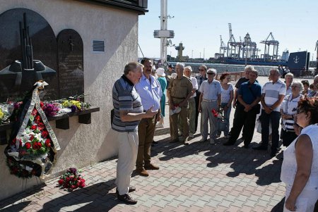 30 лет со дня скорбной даты: в Одессе поминали погибших на пароходе «Адмирал Нахимов» (фоторепортаж)
