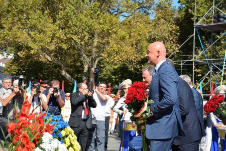 В Одессе День города начался с подъема Флага и «похода» к Дюку (фото)