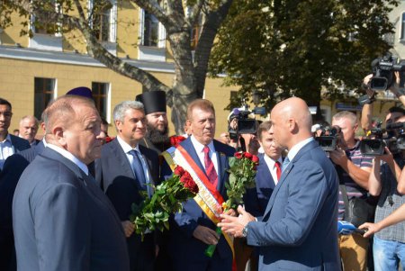 В Одессе День города начался с подъема Флага и «похода» к Дюку (фото)