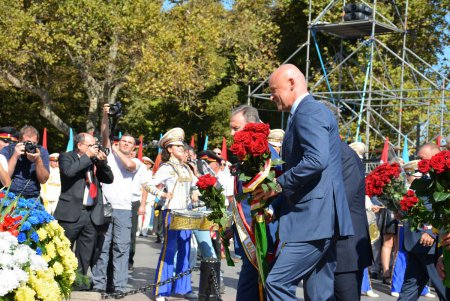 В Одессе День города начался с подъема Флага и «похода» к Дюку (фото)