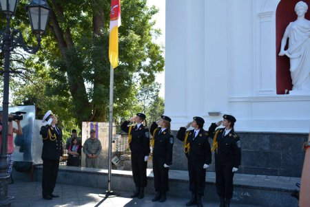 В Одессе День города начался с подъема Флага и «похода» к Дюку (фото)