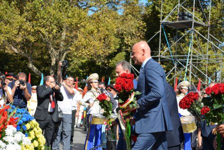 В Одессе День города начался с подъема Флага и «похода» к Дюку (фото)