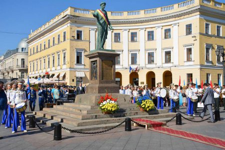 В Одессе День города начался с подъема Флага и «похода» к Дюку (фото)