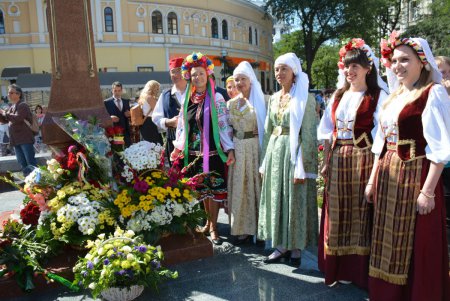 На Греческой площади торжественно открыли памятник одному из основателей Одессы Григорию Маразли