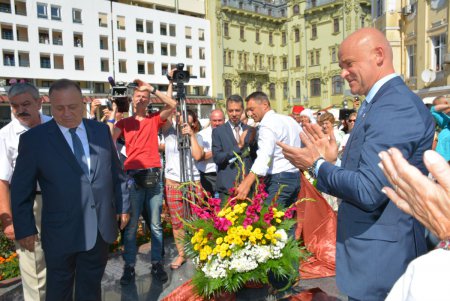 На Греческой площади торжественно открыли памятник одному из основателей Одессы Григорию Маразли
