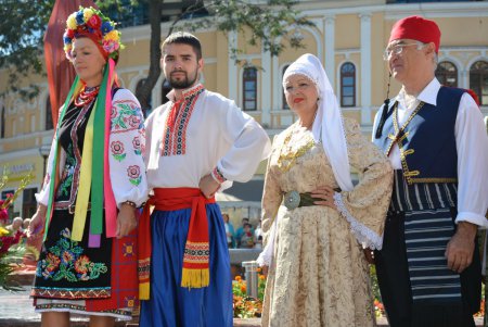 На Греческой площади торжественно открыли памятник одному из основателей Одессы Григорию Маразли