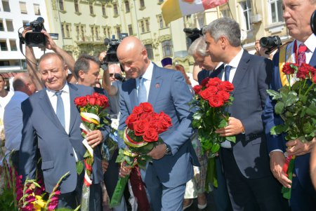 На Греческой площади торжественно открыли памятник одному из основателей Одессы Григорию Маразли