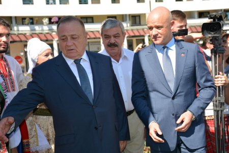 На Греческой площади торжественно открыли памятник одному из основателей Одессы Григорию Маразли
