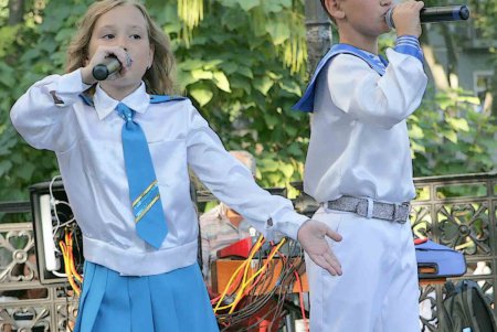 В Горсаду пели о родном городе (фоторепортаж)