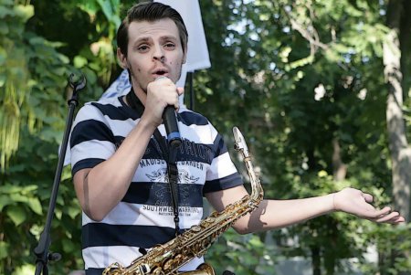 В Горсаду пели о родном городе (фоторепортаж)