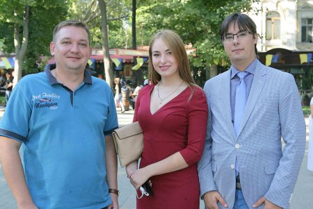 В Горсаду пели о родном городе (фоторепортаж)
