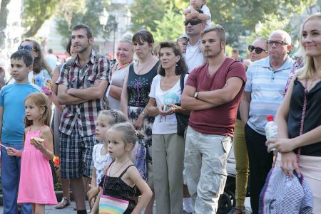 В Горсаду пели о родном городе (фоторепортаж)