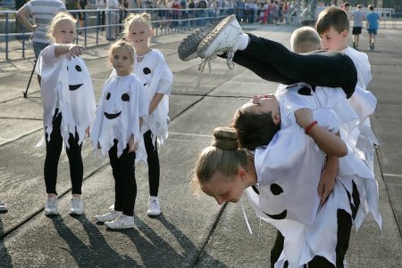Одесские чиновники и депутаты «погоняли» мяч (фоторепортаж)