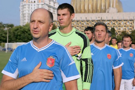 Одесские чиновники и депутаты «погоняли» мяч (фоторепортаж)