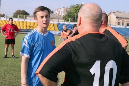 Одесские чиновники и депутаты «погоняли» мяч (фоторепортаж)