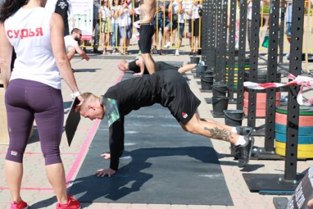 На Одесском морском вокзале потягались «качки» (фоторепортаж)
