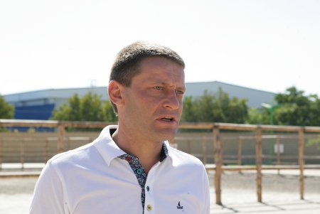Жирафу Васильку привезли заграничную подругу (фоторепортаж)