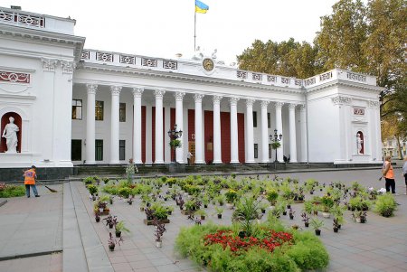 В самом центре Одессы накрыли ботаническую поляну (фоторепортаж)