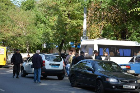 Полиция отпустила подозрительный автобус с улицы Маразлиевской (фото)