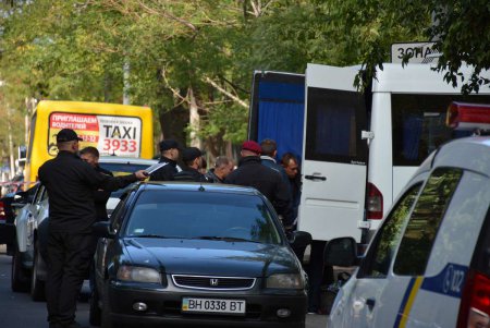 Полиция отпустила подозрительный автобус с улицы Маразлиевской (фото)