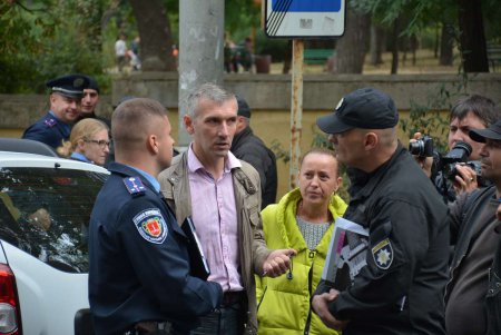 Полиция отпустила подозрительный автобус с улицы Маразлиевской (фото)
