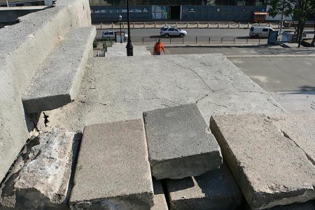 Потемкинской лестница «полысела» на три пролета (фоторепортаж)