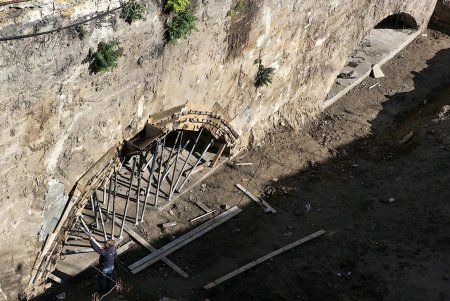 Потемкинской лестница «полысела» на три пролета (фоторепортаж)
