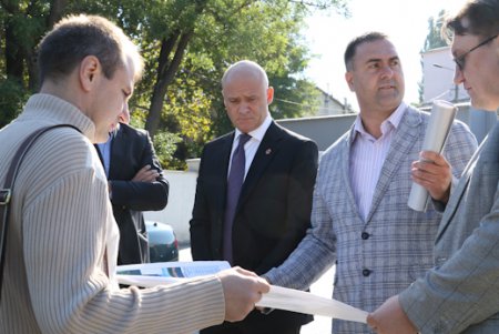 Реконструкция и оздоровление парков Одессы продолжается — на очереди парк Савицкого (фото)
