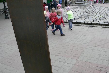У памятника Дерибасу выросла «ржавая» стела с кодом (фоторепортаж)