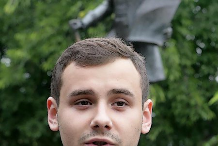 У памятника Дерибасу выросла «ржавая» стела с кодом (фоторепортаж)