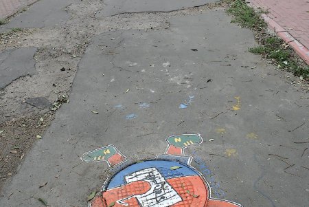 Кому —канализационный люк, а художнику — стрит-арт площадка (фоторепортаж)