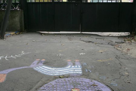Кому —канализационный люк, а художнику — стрит-арт площадка (фоторепортаж)