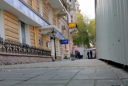 Возле одесского Театра оперы и балета будут реставрировать  примечательный дом (фоторепортаж)