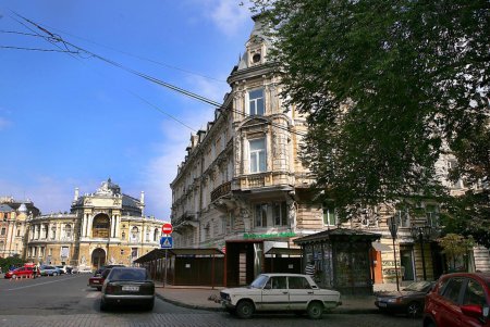 Возле одесского Театра оперы и балета будут реставрировать  примечательный дом (фоторепортаж)