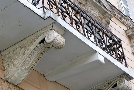 Возле одесского Театра оперы и балета будут реставрировать  примечательный дом (фоторепортаж)