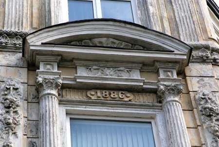 Возле одесского Театра оперы и балета будут реставрировать  примечательный дом (фоторепортаж)