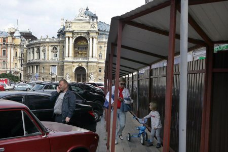 Возле одесского Театра оперы и балета будут реставрировать  примечательный дом (фоторепортаж)