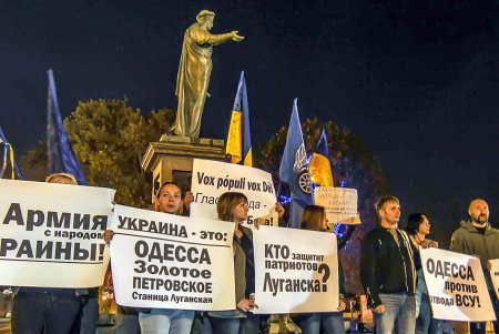 Акция против отвода украинских войск на Востоке (фоторепортаж)