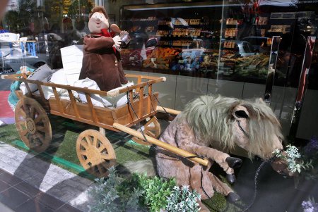 На «Привозе» открылась  витринка с хитринкой (фоторепортаж)
