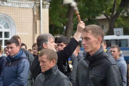Первая партия новобранцев из Одесской области отправилась в войска (фото)