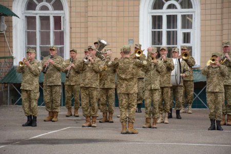 Первая партия новобранцев из Одесской области отправилась в войска (фото)
