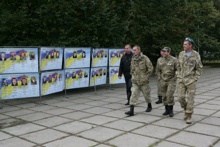 Закладка Мемориала в сквере Героев Небесной сотни (фоторепортаж)