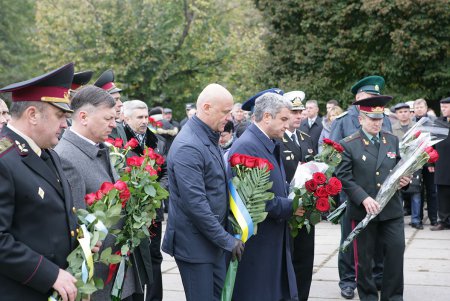 Закладка Мемориала в сквере Героев Небесной сотни (фоторепортаж)