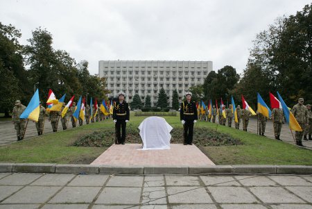 Закладка Мемориала в сквере Героев Небесной сотни (фоторепортаж)