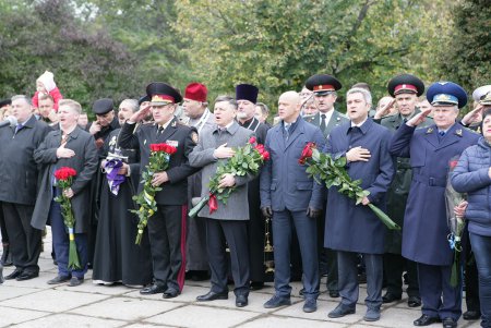 Закладка Мемориала в сквере Героев Небесной сотни (фоторепортаж)