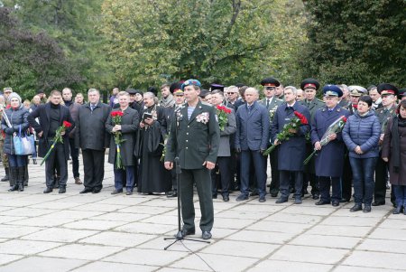Закладка Мемориала в сквере Героев Небесной сотни (фоторепортаж)