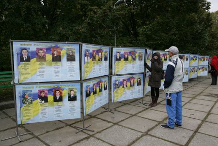 Закладка Мемориала в сквере Героев Небесной сотни (фоторепортаж)
